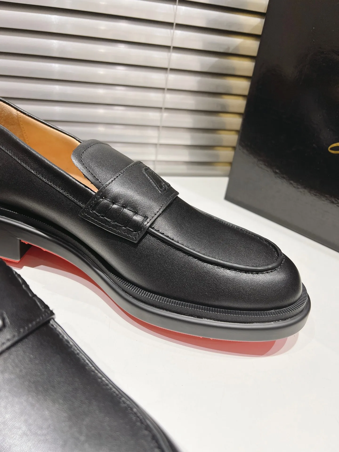 👟👟Ex-factory price 760👟👟 ╔Tire bottom Loaf🆑Black cowhide╗ ·Top version customization·2024𝐬𝐬 𝑪𝒉𝒓𝒊𝒔𝒕𝒊𝒂𝒏 𝑳𝒐𝒖𝒃𝒐𝒖𝒕𝒊𝒏 ▪️No matter the last shape, fabric, diamonds, nails, lining, outsole, they are as close as possible to ZP... ▪️The original sole is specially provided by the original factory ▪️The lining is imported water-dyed cowhide ▪️The private customization time is about 3-7 days —————— Size: Men's 39M-46M